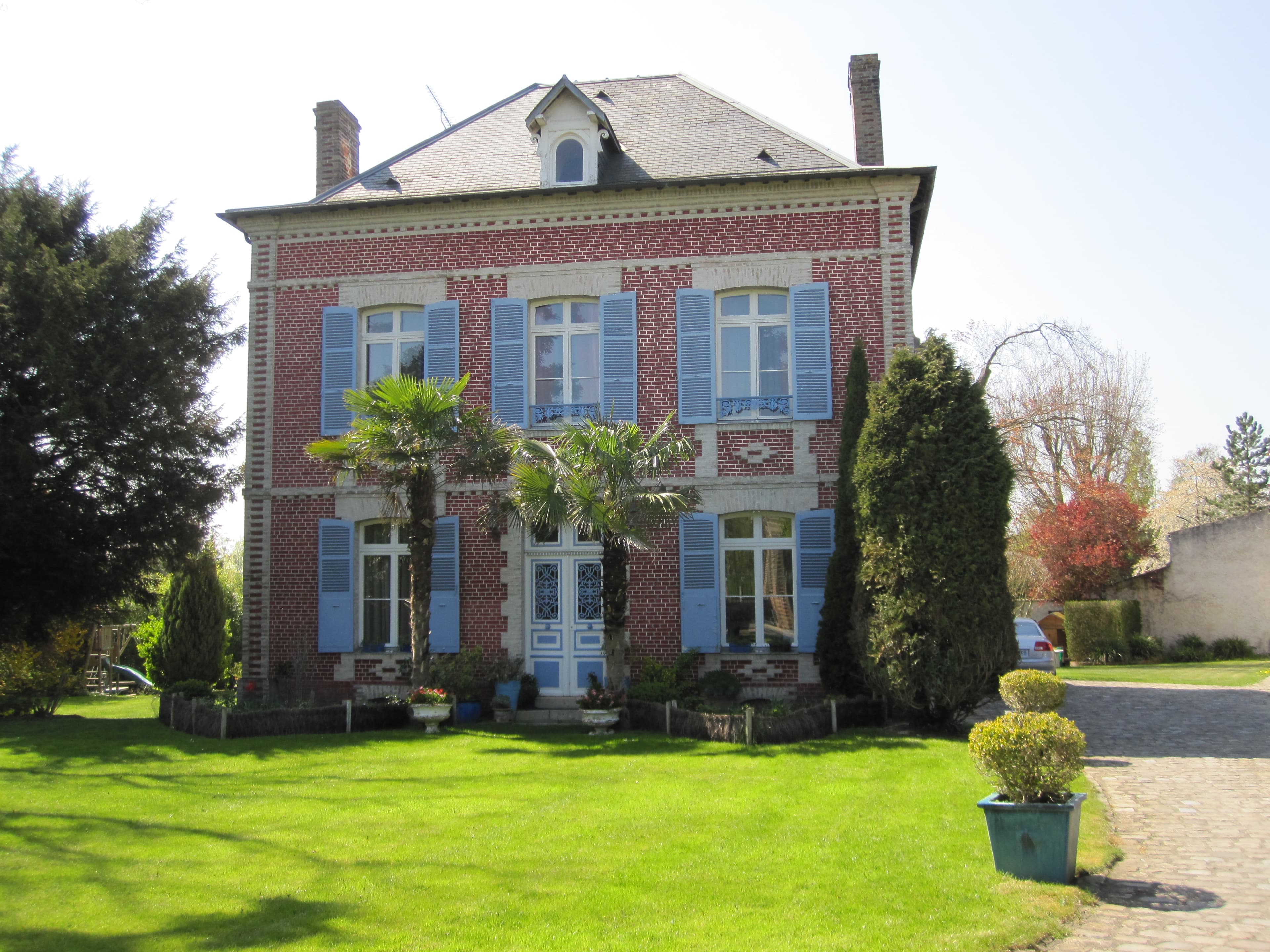 La façade en pierre de La Sucrerie à Chavenay